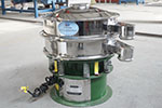 600型三次元振動篩，產量可達500kg/h。