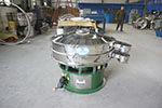 1000型三次元振動篩，產量可達1100kg/h。